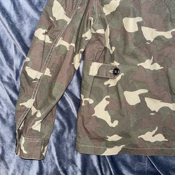 Divided / H&M Camo Utility Cargo Jacket Size 8 - Picture 5 of 7